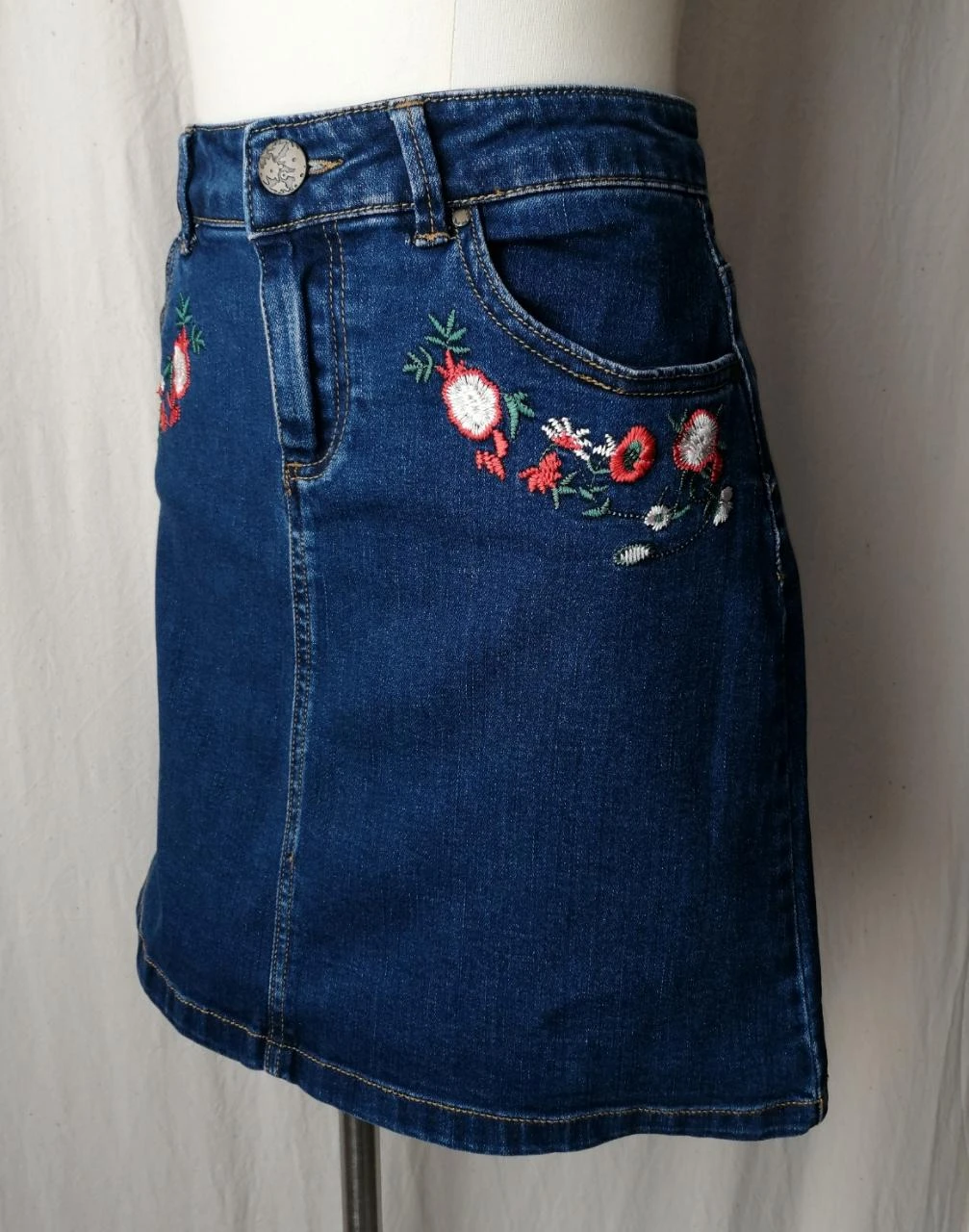 Dark blue denim skirt with floral embroidery "Naf Naf" – photo 2